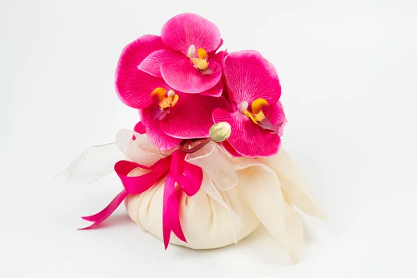 Orkidé i en tyg påse — Stockfoto