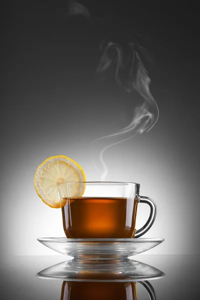 Cup of hot tea with lemon and steam — Stock Photo, Image