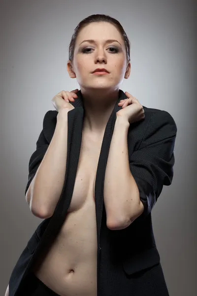 Portret van sexy jonge vrouw — Stockfoto