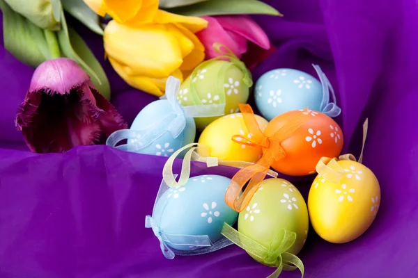 Color easter eggs with tulips — Stock Photo, Image