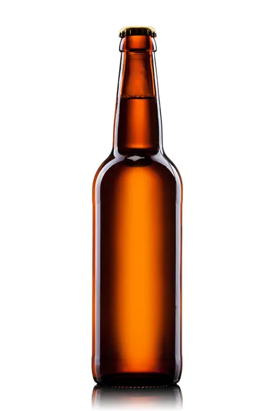 Frasco de cerveja isolado sobre fundo branco — Fotografia de Stock