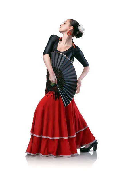 Mladá žena tančí flamenco s ventilátorem izolovaných na bílém — Stock fotografie