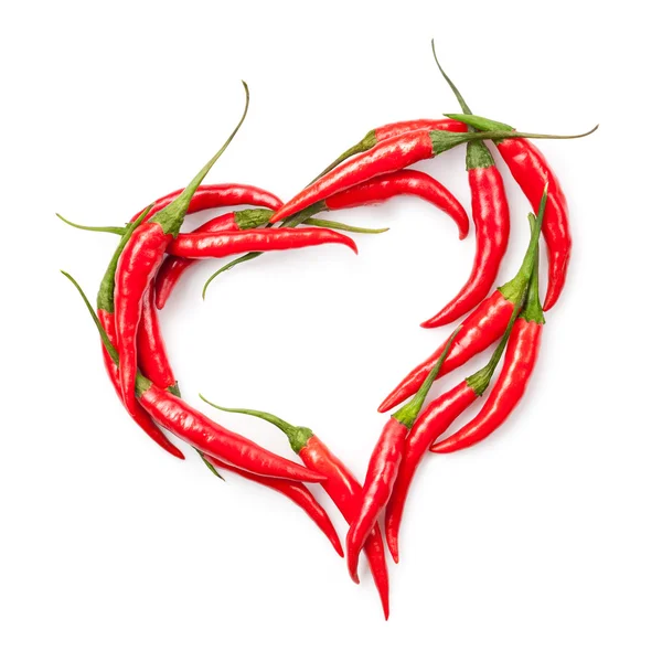 Chili biber üzerine beyaz izole kalp — Stok fotoğraf