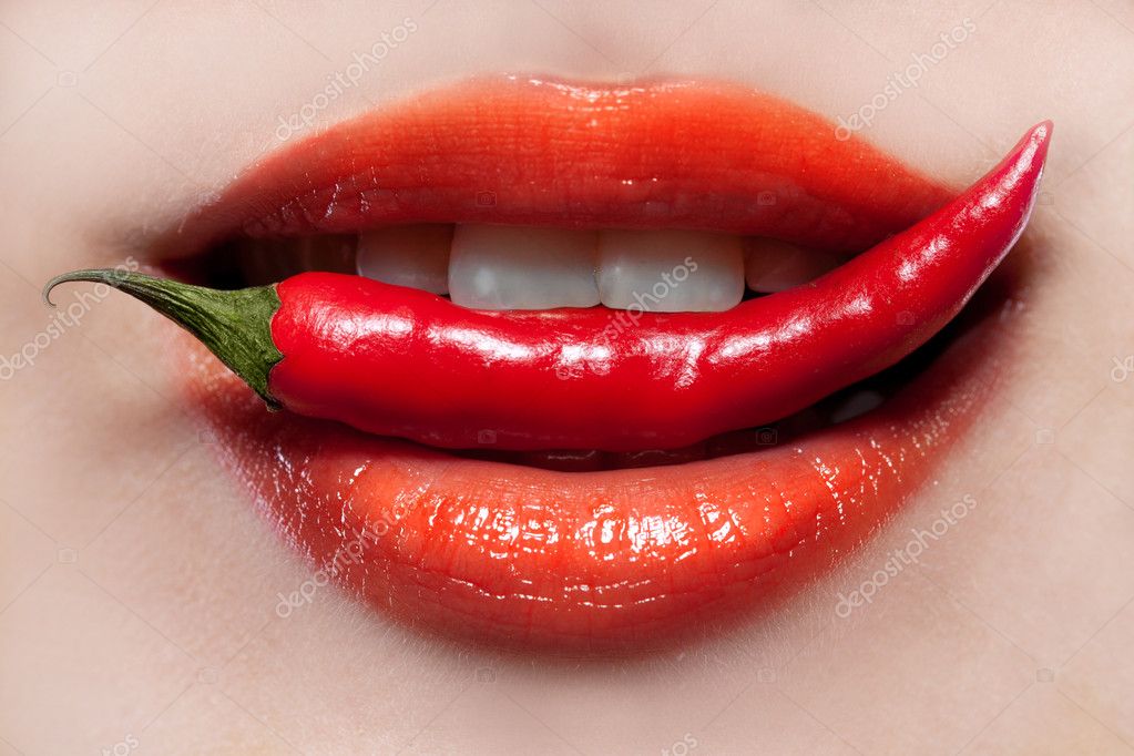 Donna labbra e peperoncino — Foto Stock
