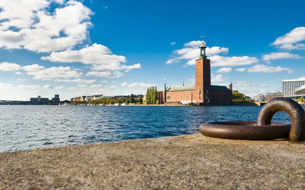 Stockholm rakparton és a városháza — Stock Fotó