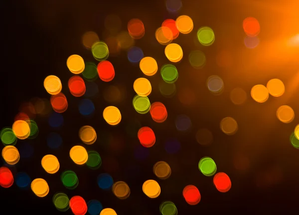 Wazig feestelijke kleurrijke lichten over zwart — Stockfoto