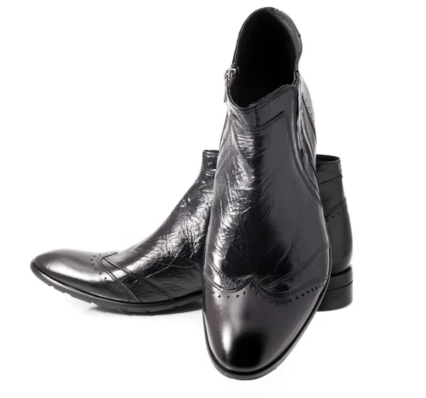 Par de botas de couro preto dos homens no branco — Fotografia de Stock