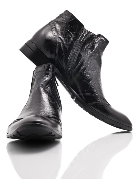Par de botas de cuero para hombre en blanco —  Fotos de Stock