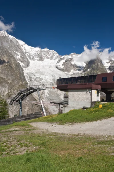 Seilbahn und Mont Blanc — Stockfoto