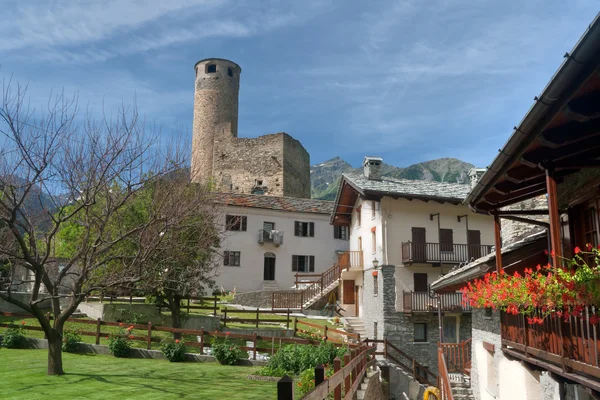 Chatelard dorp met kasteel — Stockfoto