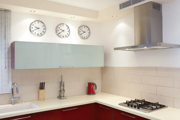Új konyha egy modern otthonban — Stock Fotó