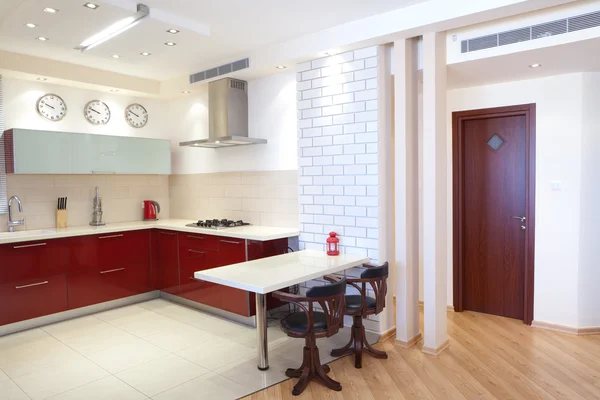 Nueva cocina en una casa moderna —  Fotos de Stock
