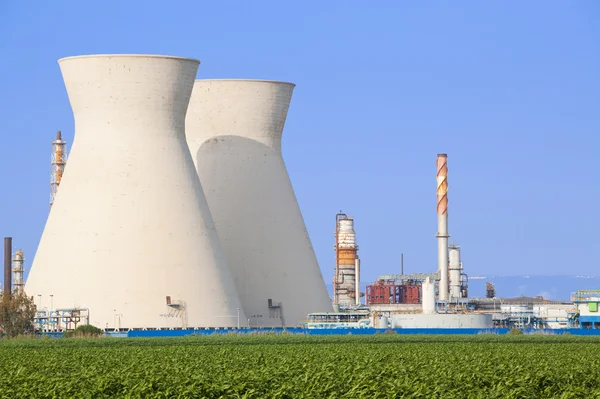 Jaderná energie stanice ander modrá obloha — Stock fotografie