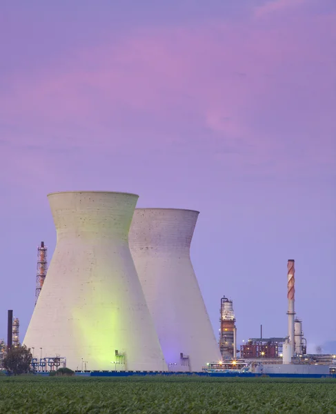 Nükleer santralde günbatımı — Stok fotoğraf