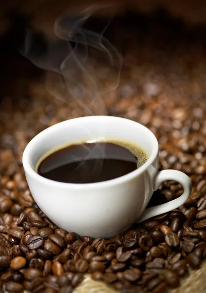 Xícara de café com grãos torrados Imagem De Stock