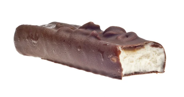 Μπαρ καραμέλα παγωτό που απομονώνονται σε λευκό με μια διαδρομή αποκοπής. — Φωτογραφία Αρχείου