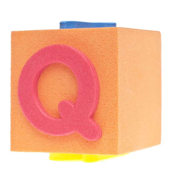 Litera q na blok pianki — Zdjęcie stockowe