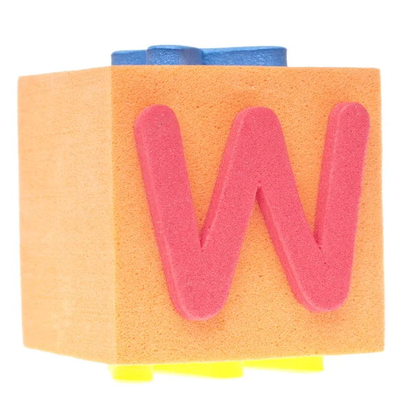 Буква W на пеноблоке — стоковое фото