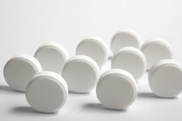 Weiße Tabletten — Stockfoto