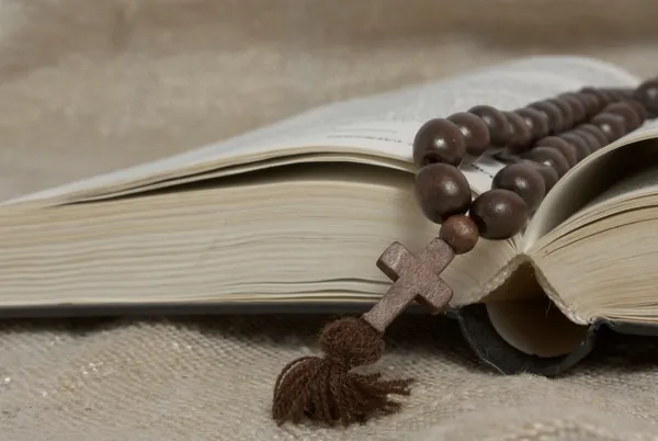 Öppnade Bibeln — Stockfoto