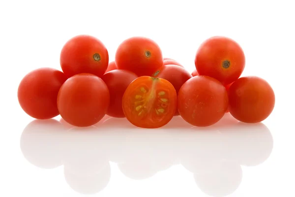 Pilha de pequenos tomates vermelhos — Fotografia de Stock