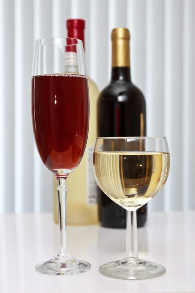 Червоне та біле вино — стокове фото