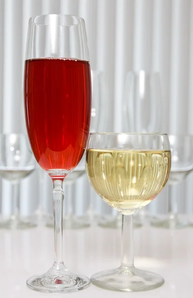 Copo de vinho tinto e branco — Fotografia de Stock