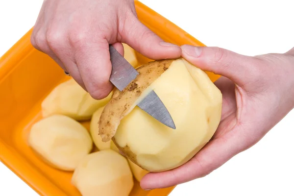 Peeling aardappelen. — Stockfoto
