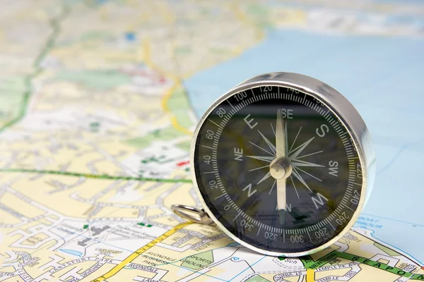 Kompass auf Dublin Stadt Kartenhintergrund. — Stockfoto