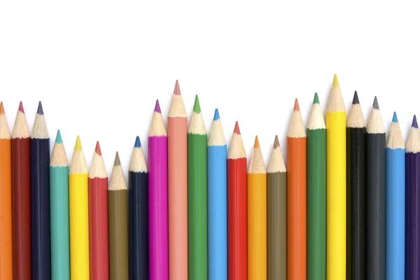 Ряд разноцветных карандашей. — стоковое фото