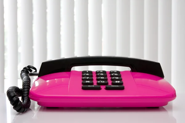Rózsaszín munkahelyi telefonszáma. — Stock Fotó