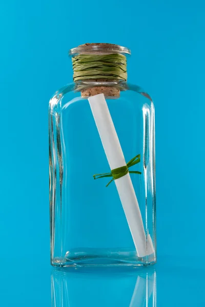 Bottiglia con messaggio. — Foto Stock
