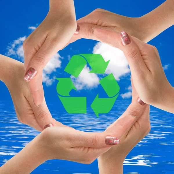 Segítség a föld újrahasznosításával — Stock Fotó