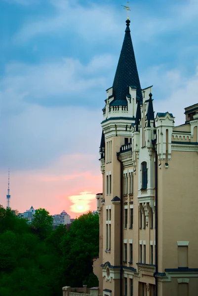 Edificio popular en Andriyivsky Uzviz, Kiev, Ucrania — Foto de Stock