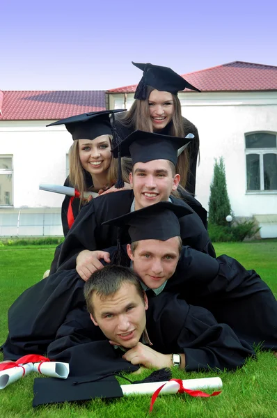 Graduates rejoice and indulge — Stock Photo, Image