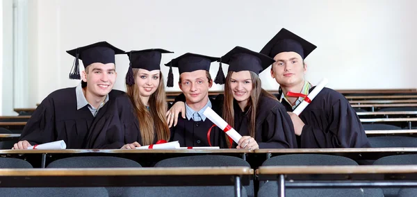 Studenten zitten in een klas — Stockfoto