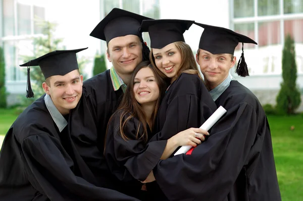 Graduates rejoice and indulge — Stock Photo, Image