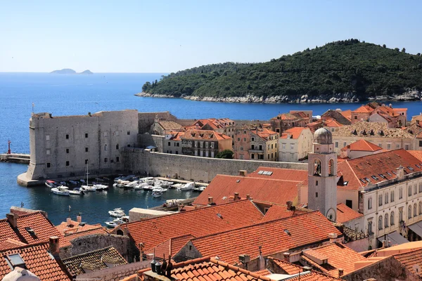 Oude stad van Dubrovnik en lokrum — Stockfoto