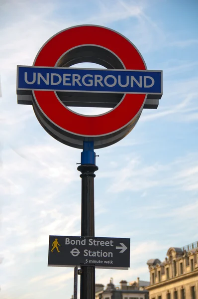 Знак лондонского метро Лицензионные Стоковые Изображения