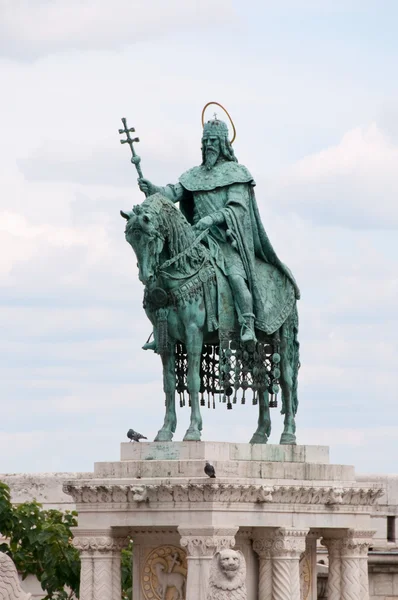 St. stephen standbeeld in Boedapest — Stockfoto