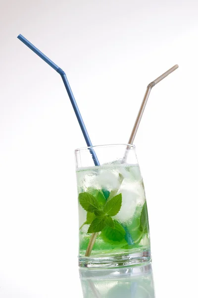 Tall drink with mint and ice — Stock Photo, Image