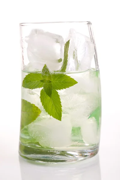 Tall drink with mint and ice — Stock Photo, Image