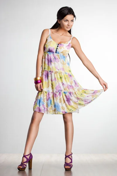 아름 다운 유행 여자 드레스 — 스톡 사진
