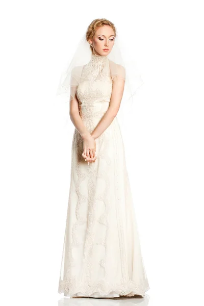 Наречена в красивій білій сукні — стокове фото