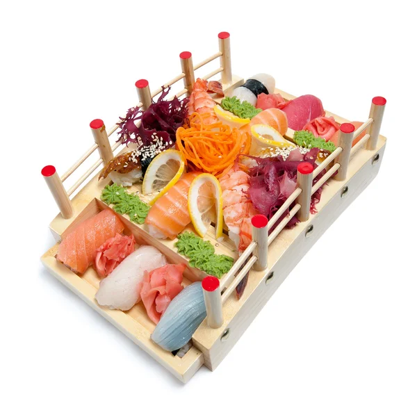 Sushi-Set auf Holzständer in Form einer Brücke — Stockfoto