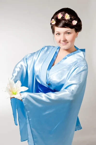 Kvinna i kimono — Stockfoto