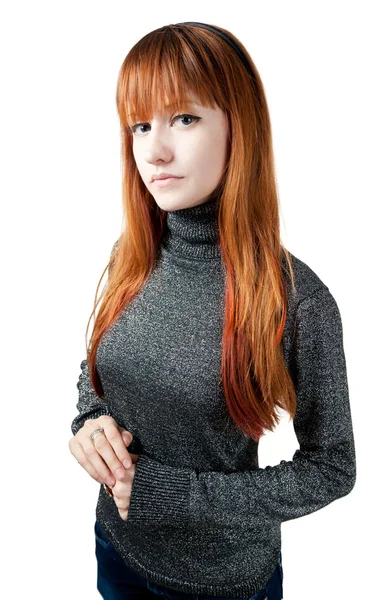 Das schöne Mädchen mit den roten langen Haaren im Pullover — Stockfoto