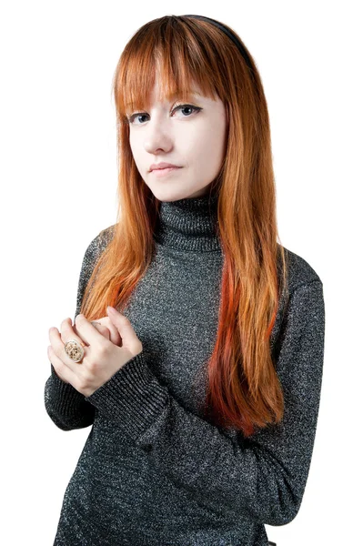 A menina bonita com cabelo longo vermelho em uma camisola — Fotografia de Stock