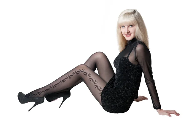 Mooie blonde in zwarte jurk — Stockfoto