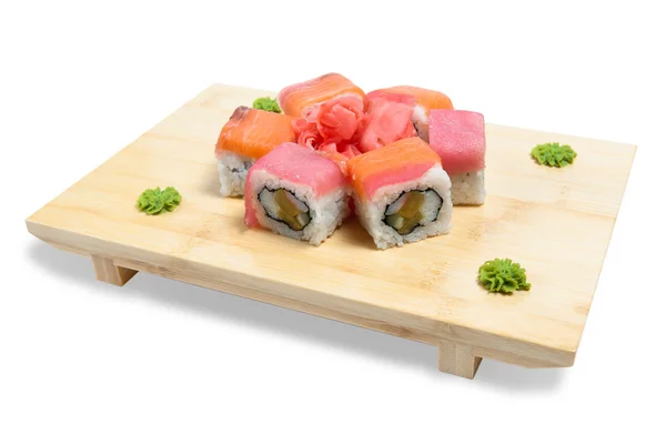 Sushi laminado em suporte de madeira — Fotografia de Stock